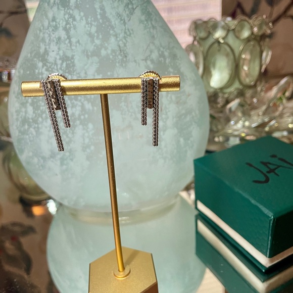 NWB John Hardy Jai Earrings! Unique, Wear With Everything Two-toned Earrings! - Picture 3 of 7